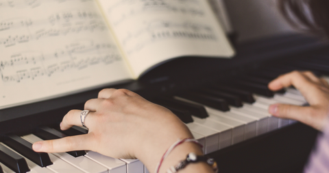 Musiktheorie und Klavier: warum lernen und wo anfangen
