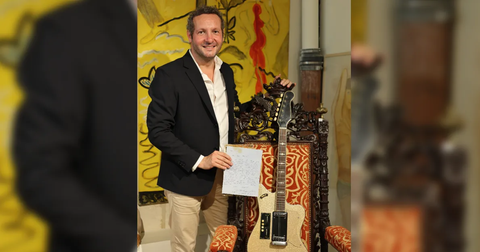 Johnny Hallydays erste Gitarre, eine Eko, für 9.300 € bei einer Auktion in Bordeaux versteigert