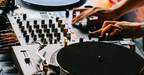 Reloop RP-5000 MK4: Die Direct-Drive-Plattenspieler für den Club