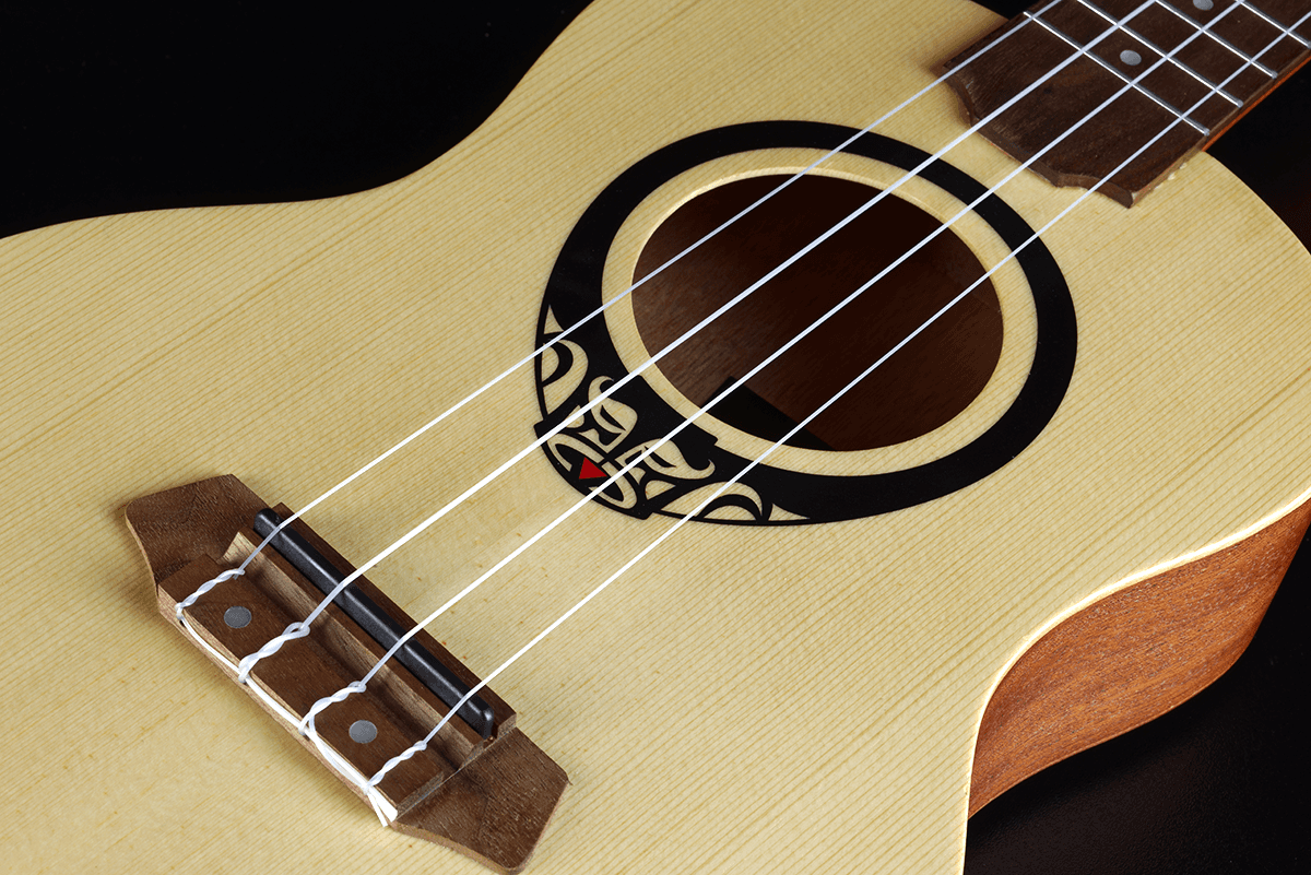 Tiki TKU150TE Tenor-Ukulele Slim Arched Back