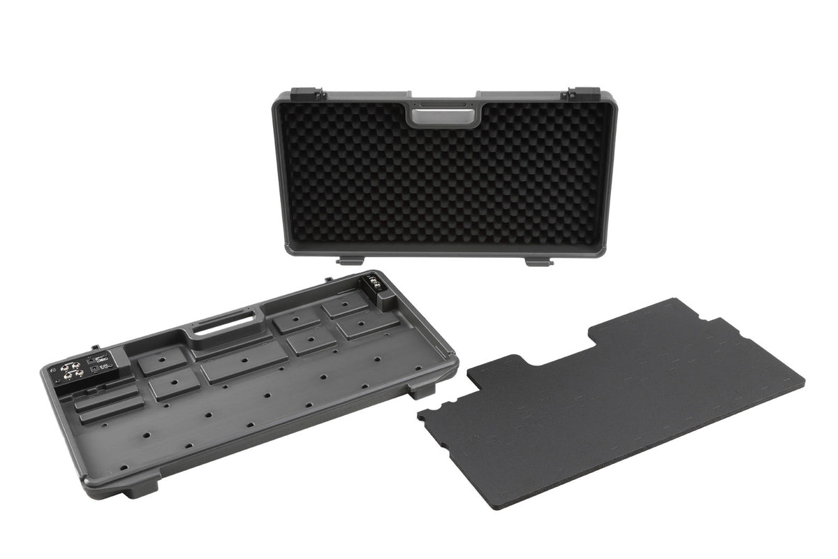 BCB-90X MOLDED PLASTIC CARRY CASE WITH I/O INTERFACE FOR 9 PEDALS + DAISY CHAIN POWER CABLE