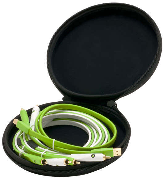 2x RCA-RCA 1m + USB 1m + Housse