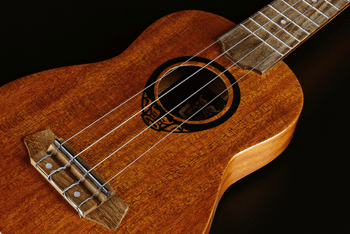 Tiki Baby TKU110S Sopran-Ukulele schlank mit gewölbtem Boden