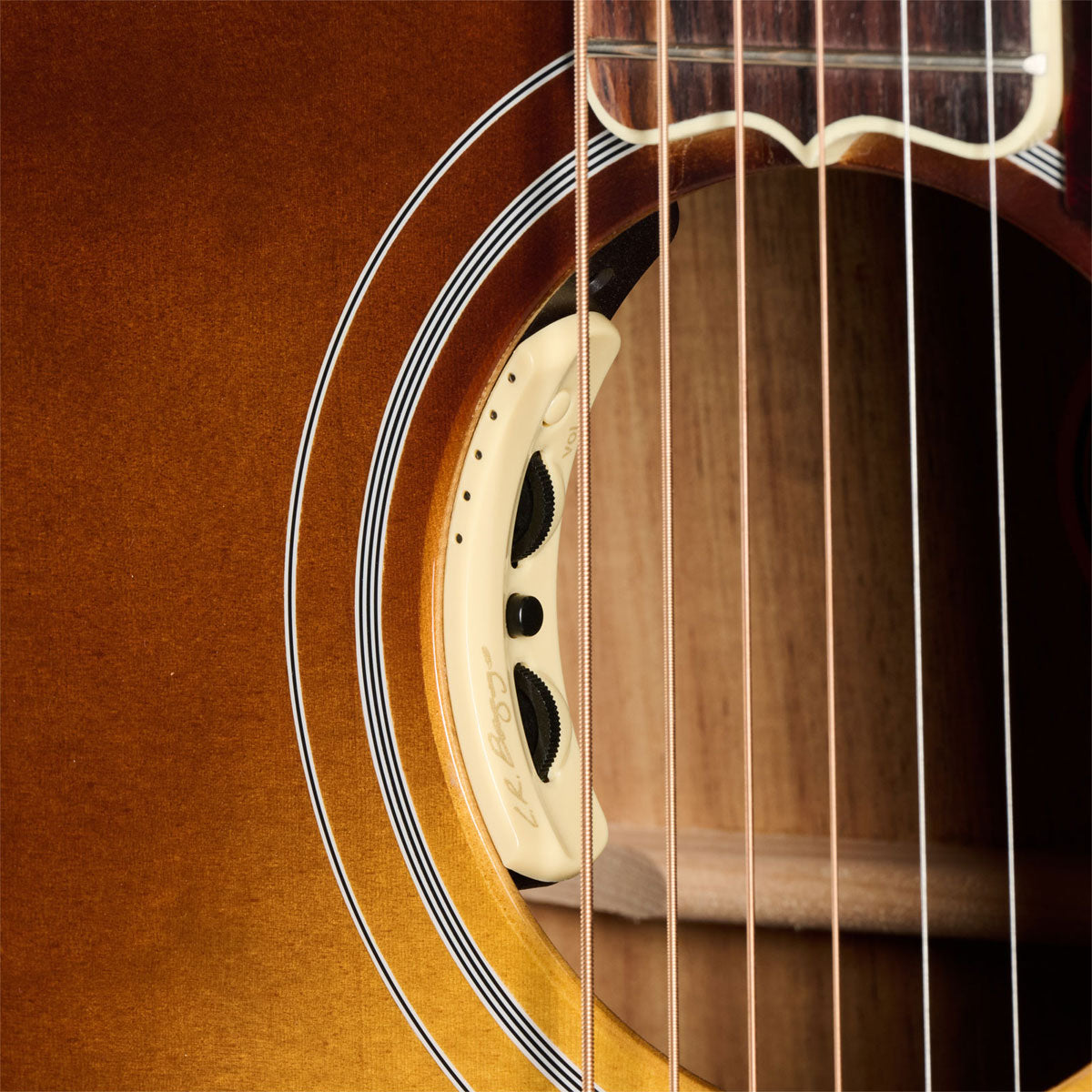 SJ-200 Elegant Koa Honig-Burst Modern