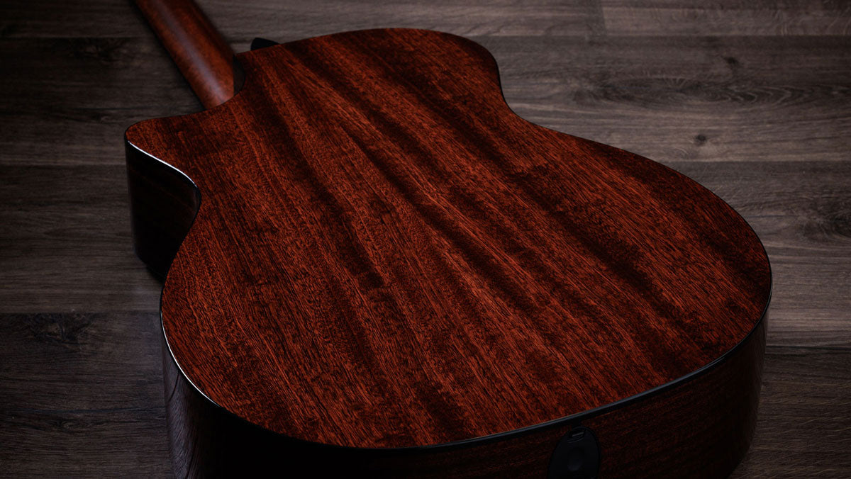 324ce Next Generation Tropische Mahagoni-Decke Shaded Edgeburst Grand Auditorium