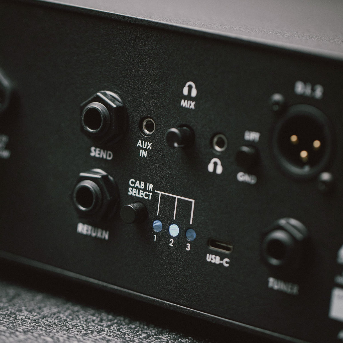 DB 700 Hybrid Amp