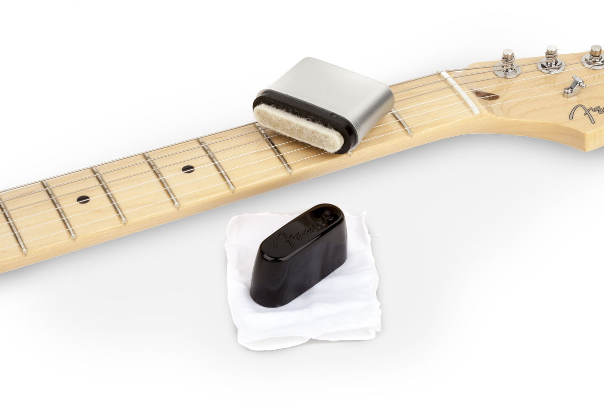 Fender Speed Slick Gitarrensaitenreiniger Schwarz/Silber