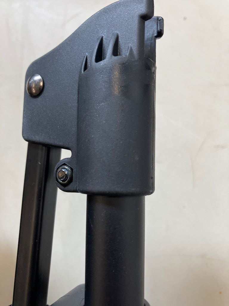 GS/508 Universeller selbstverriegelnder Gitarrenständer - B-Ware