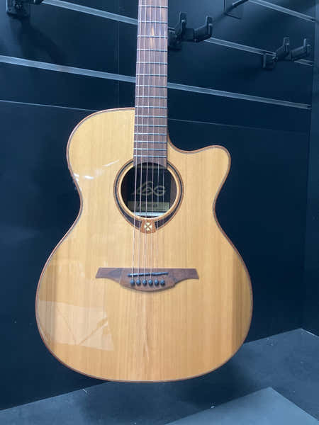 Lâg Tramontane T118Ace Auditorium Cutaway Elektro - B-Ware