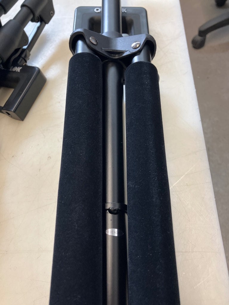 GS/508 Universeller selbstverriegelnder Gitarrenständer - B-Ware